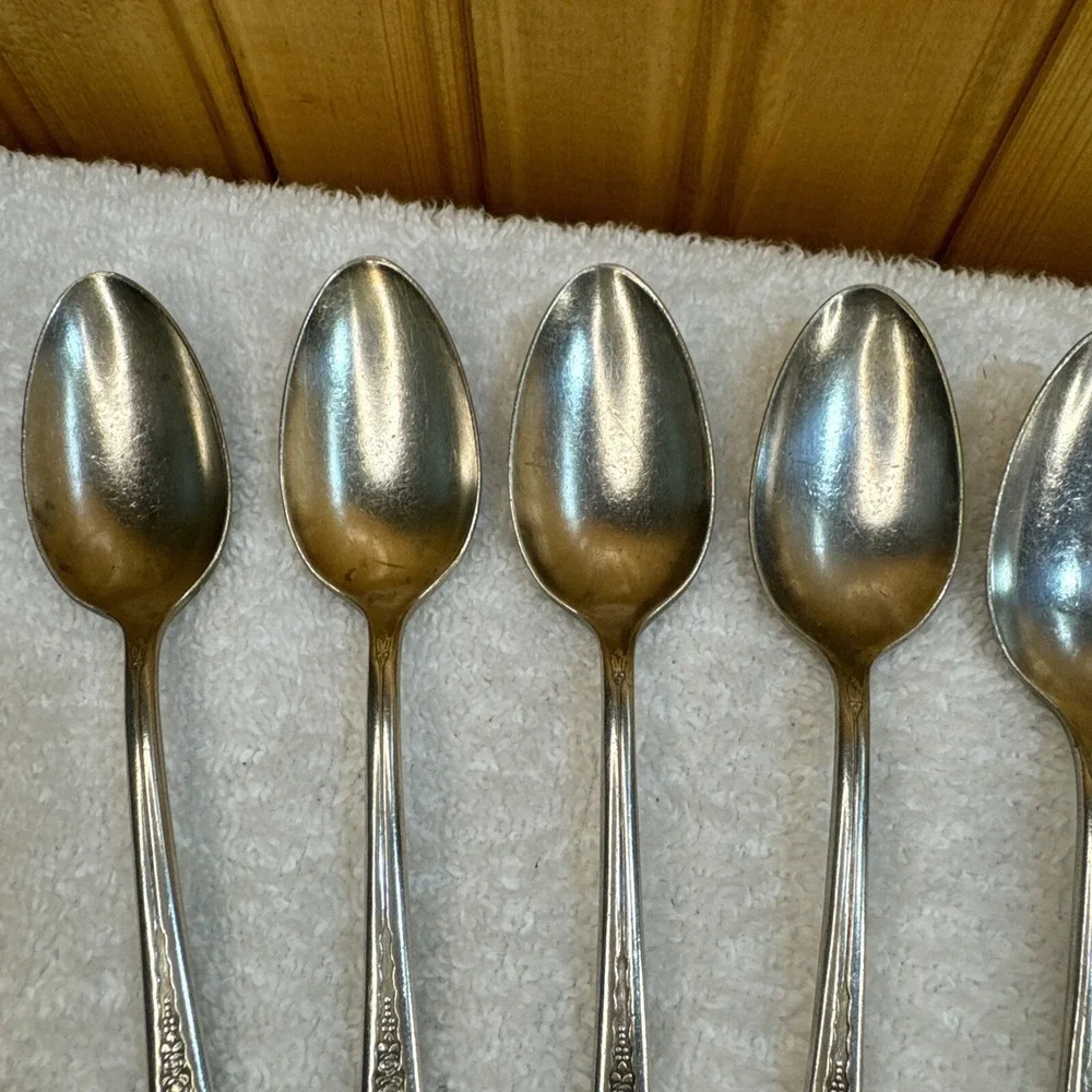 7 Vintage Wm Rogers & Son Gardenia Silverplate Flatware Teaspoons